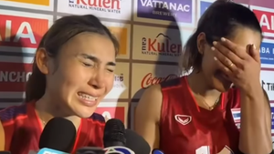 Nữ VĐV bóng chuyền Thái Lan khóc ròng sau trận chung kết SEA Games, ngỡ ngàng vì tuyển Việt Nam chơi quá tốt