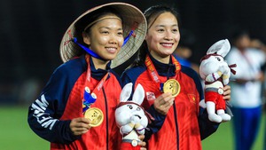 Hot girl Hoàng Thị Loan xúc động khi vô địch SEA Games: 'Đây có thể là lần cuối bác Chung dẫn dắt ĐT nữ Việt Nam'