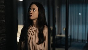 Hé lộ hình ảnh rùng rợn của Kim Tae Hee trong phim mới đóng cùng 'ác nữ' Lim Ji Yeon