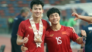 Sau trận đấu 'mưa nước mắt', đội trưởng U22 Việt Nam tìm lại nụ cười với món quà đặc biệt từ CĐV