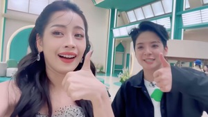 Chi Pu trong hậu trường ‘Đạp gió 2023’: Dạy Amber hát tiếng Việt, nhan sắc làm các tỷ tỷ muốn… ‘lật bàn’