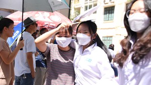 Hà Nội ngày nắng, chiều tối và đêm có mưa dông