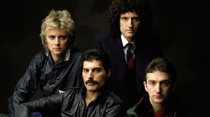 Catalogue của ban nhạc huyền thoại Queen được bán giá 1 tỷ USD?