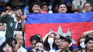 CĐV Campuchia bỏ về sớm, sân nghìn tỷ trống vắng dù lễ khai mạc SEA Games 32 chưa kết thúc