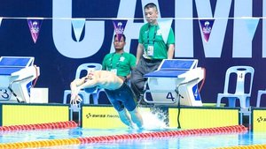 Sự cố hy hữu tại SEA Games 32: VĐV Philippines một mình một bể, bơi riêng cực vip