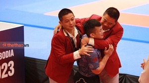 Bị Singapore khiếu nại, võ sỹ Việt Nam vẫn thắng, òa khóc khi bảo vệ thành công HCV SEA Games 32