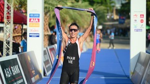 'Siêu nhân' Phạm Tiến Sản trên đường đua Triathlon