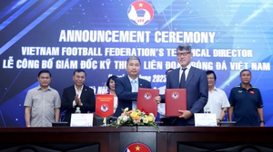 Tân giám đốc kỹ thuật VFF chung tham vọng đưa Việt Nam dự World Cup với HLV Troussier