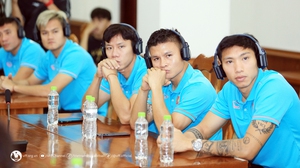 Quang Hải cùng tuyển Việt Nam ‘cắp cặp’ đi học, dự Hội thảo do UEFA tổ chức
