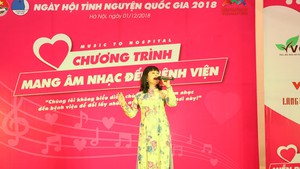 Mang âm nhạc đến bệnh viện trở lại với bệnh nhân ung thư