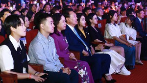 Tổng thống Hàn Quốc và Phó Chủ tịch nước Võ Thị Ánh Xuân dự Đêm nhạc giao lưu văn hóa Hàn Quốc - Việt Nam