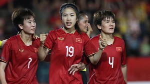 Thanh Nhã bứt tốc xé gió, ghi bàn thắng lịch sử cho ĐT nữ Việt Nam, được fan so sánh với siêu sao đẳng cấp thế giới