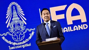 Chủ tịch Liên đoàn bóng đá Thái Lan từ chức, HLV Kiatisuk rộng cửa chia tay HAGL về quê hương