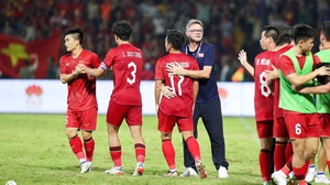 Hai đội U23 được thành lập, HLV Troussier song hành cùng thầy nội Hoàng Anh Tuấn
