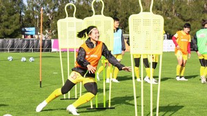 Tuyển nữ Việt Nam vào guồng, tập trên sân chính tại World Cup