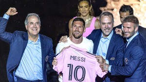 Messi mang gì đến sân Miami?