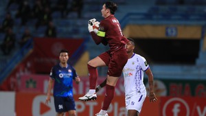 Thua ngược Hà Nội FC, HLV Đức Thắng nói điều bất ngờ về Văn Lâm