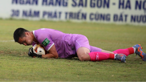 CAHN đứt mạch bất bại ở V-League nhưng thủ môn Việt Kiều Filip Nguyễn ra mắt không tệ