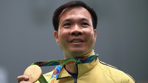 Hoàng Xuân Vinh mồ côi mẹ 2 lần, trong mơ cũng thấy đang cầm súng, trở thành xạ thủ đầu tiên giành HCV Olympic cho thể thao Việt