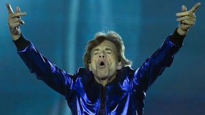 Thủ lĩnh Rolling Stones Mick Jagger tròn 80 tuổi - Từ kẻ nổi loạn trở thành hiệp sĩ