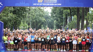 VĐV Phạm Thị Hồng Lệ cùng dàn sao Việt chạy Marathon gây quỹ thiện nguyện gần 500 triệu đồng