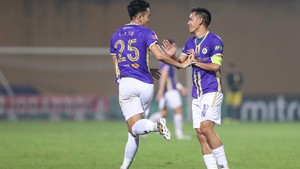 Văn Quyết chưa thể trở lại ‘cứu’ Hà Nội FC