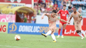 Quang Hải được khen sau bàn thắng đầu tiên cho CLB Công an Hà Nội