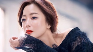 'Đệ nhất mỹ nhân' Kim Hee Sun tái xuất màn bạc với 'Honey Sweet' sau 10 năm