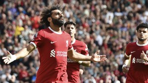 Salah đi vào lịch sử, buồn vui tuyến giữa Liverpool