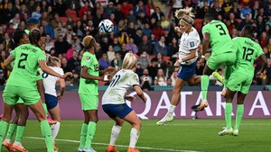 ĐT nữ Anh dính thẻ đỏ vẫn thắng ngoạn mục Nigeria sau loạt đá luân lưu cân não