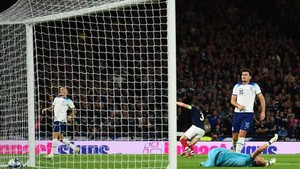 Maguire phản lưới hài hước ở trận thắng của tuyển Anh, Southgate vẫn lên tiếng bảo vệ