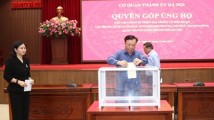 Bí thư Thành ủy Hà Nội dự tưởng niệm và quyên góp ủng hộ nạn nhân vụ cháy chung cư mi ni ở quận Thanh Xuân