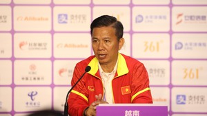 HLV Hoàng Anh Tuấn: ‘Tôi sẽ nói với các cầu thủ chúng ta còn cơ hội’