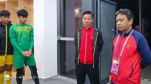 Thứ trưởng Hoàng Đạo Cương, lãnh đạo Đoàn Thể thao Việt Nam động viên đội tuyển Olympic Việt Nam