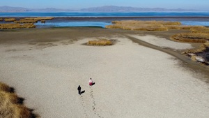 Biến đổi khí hậu: Nắng nóng khiến hồ nước cao nhất thế giới dần khô cạn