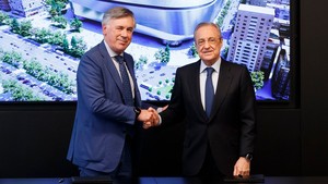 Real Madrid gia hạn hợp đồng với Ancelotti: Mũi tên trúng hai đích
