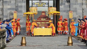 Công bố Festival Huế 2024 và tái hiện Lễ Ban sóc triều Nguyễn