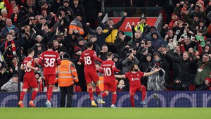 Liverpool thắng thuyết phục Newcastle, xây chắc ngôi đầu bảng Ngoại hạng Anh