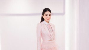 Mai Ngọc làm MC cho show thời trang của NTK Hà Duy