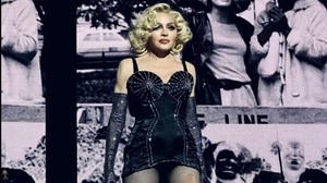 Madonna trình diễn 45 ca khúc đến 1h sáng vẫn bị fan kiện 