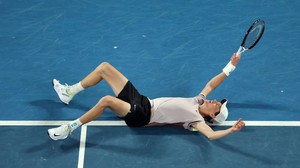 Ngược dòng đỉnh cao, Sinner khiến Medvedev 'tâm phục khẩu phục' tại chung kết Australian Open