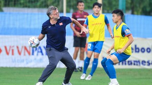 HLV Troussier trực tiếp công bố danh sách đội tuyển Việt Nam dự ASIAN Cup 2023