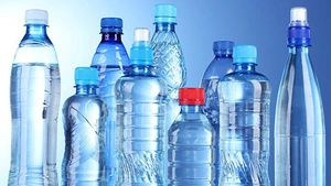 Nước đóng chai chứa hàng trăm nghìn mảnh nhựa, tiềm ẩn nguy cơ đối với sức khỏe con người