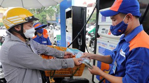 Giá xăng dầu đồng loạt tăng mạnh