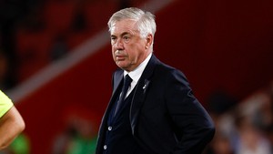 Phòng thay đồ của Real Madrid đang ngày càng xa rời Ancelotti