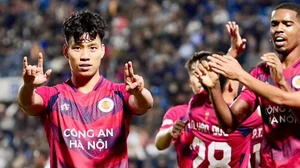 Cựu sao HAGL đưa CAHN trở lại cuộc đua vô địch V-League