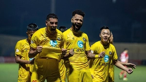 'Sao' trẻ ghi bàn sau 2 năm, Thanh Hóa vượt HAGL lên đỉnh V-League