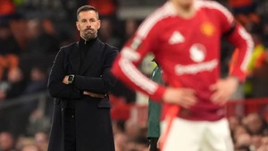 Van Nistelrooy đã để lại gì cho Ruben Amorim ở MU?