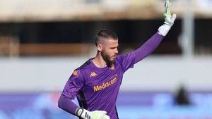 Cựu thủ môn nổi tiếng của MU kiến tạo gây sốt ở Serie A, giúp đội nhà bay cao