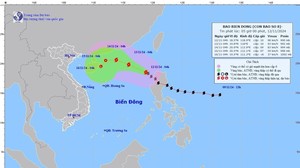 Thời tiết ngày 12/11: Bão số 8 di chuyển theo hướng Tây Bắc, gió giật cấp 12